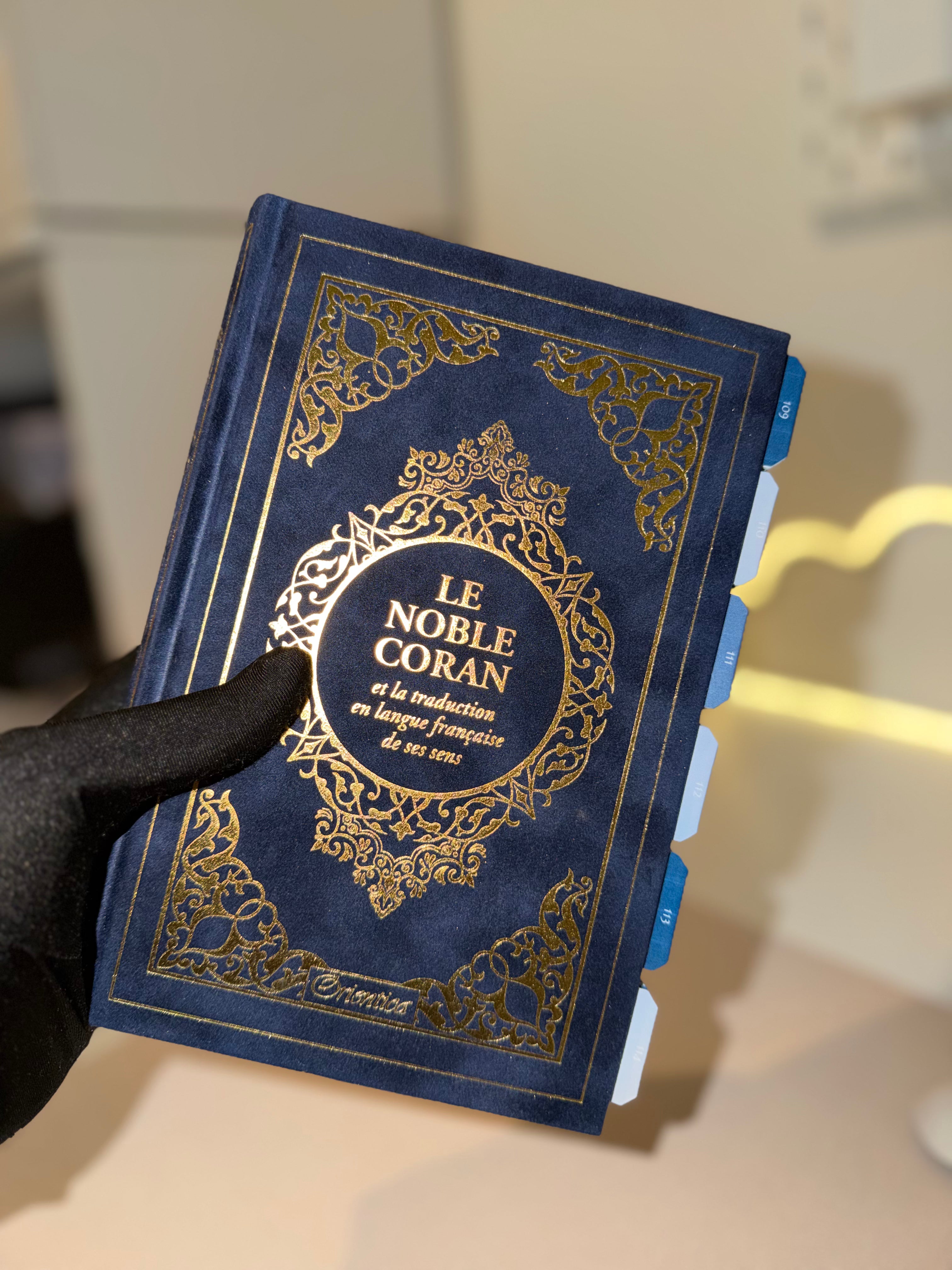 coran bleu couverture en daim et onglet sourate
