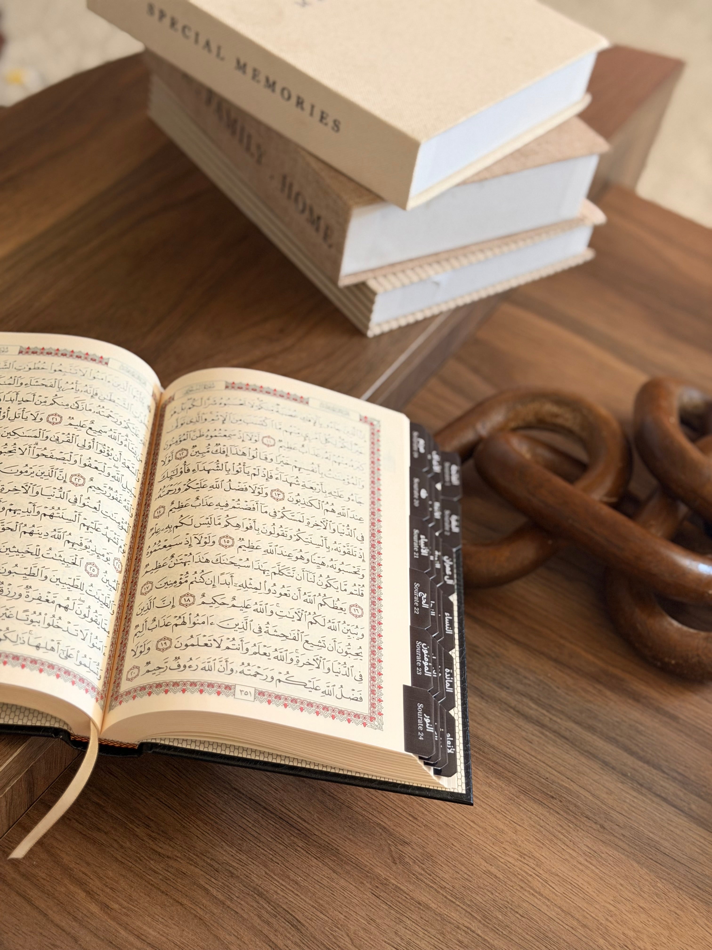coran noir en arabe avec onglets coran