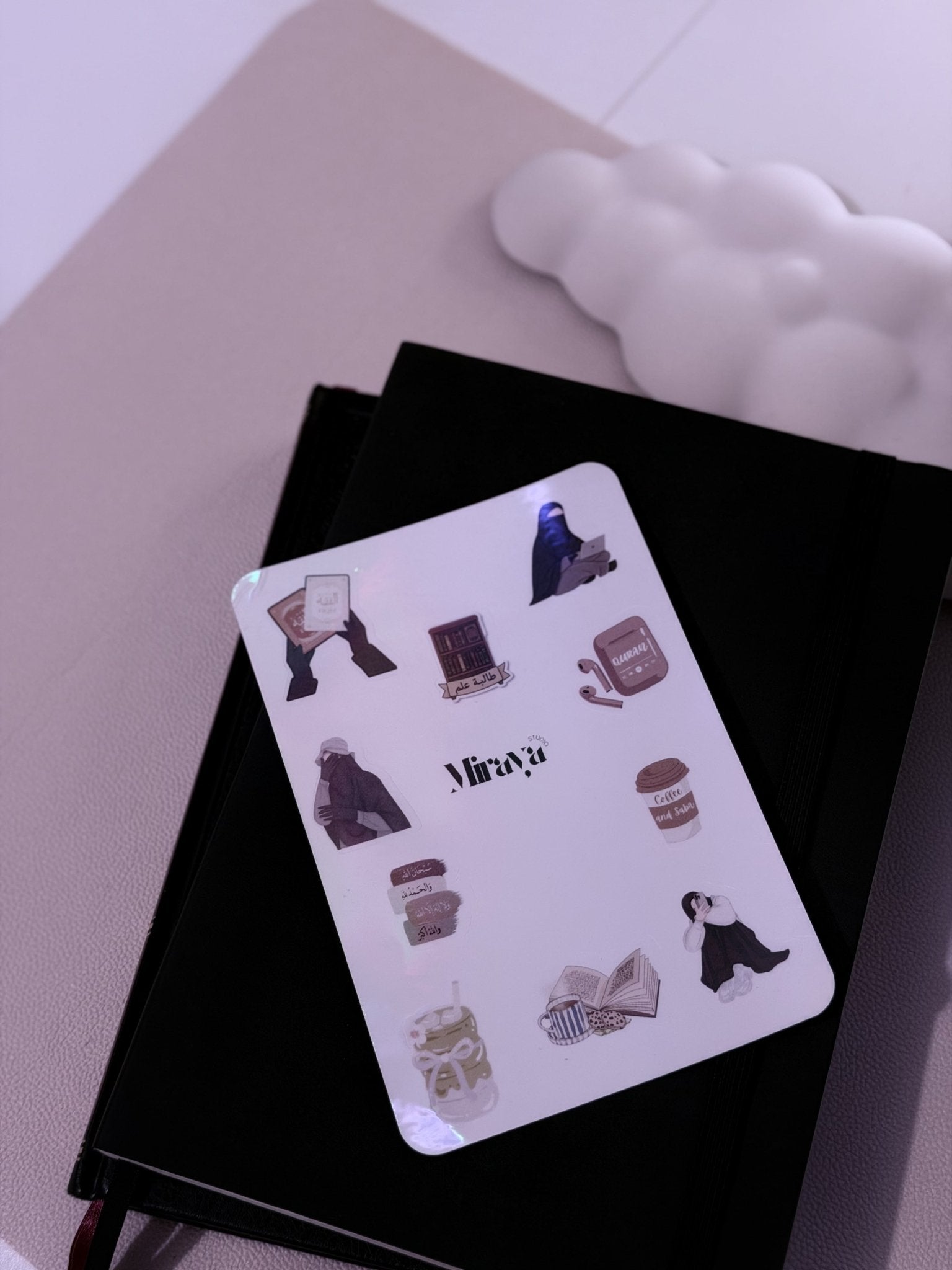 feuille  de 10 stickers thème muslim lifestyle posé sur un carnet noir